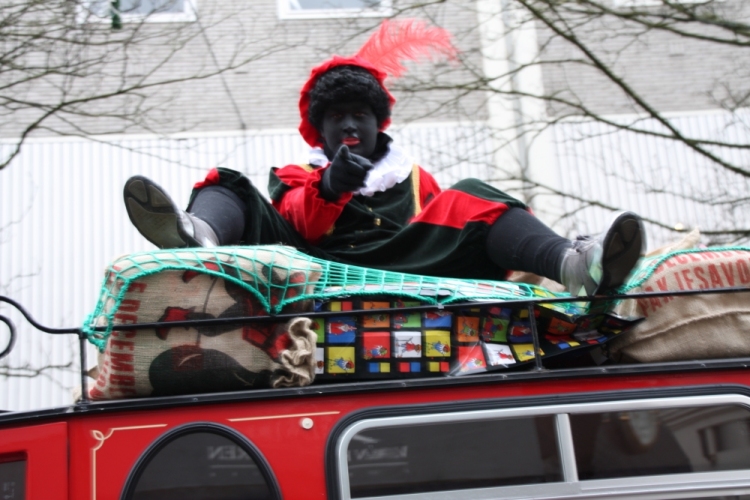 Zwarte Piet ziet jou!