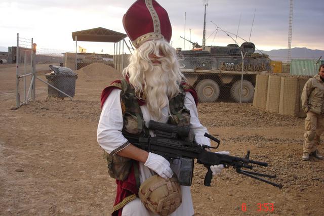 Sinterklaasfun: Sinterklaas vecht tegen de Islamitische Staat